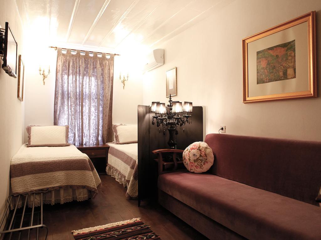 Marjolaine Hotel Айвалык Номер фото