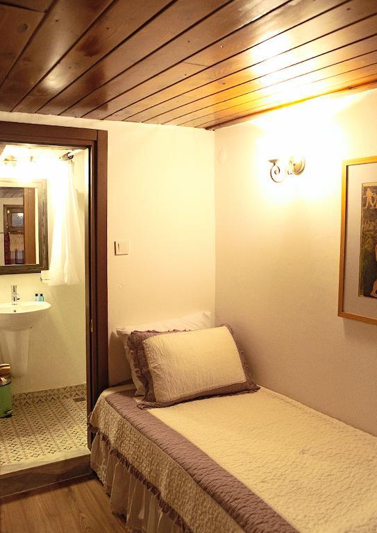 Marjolaine Hotel Айвалык Номер фото