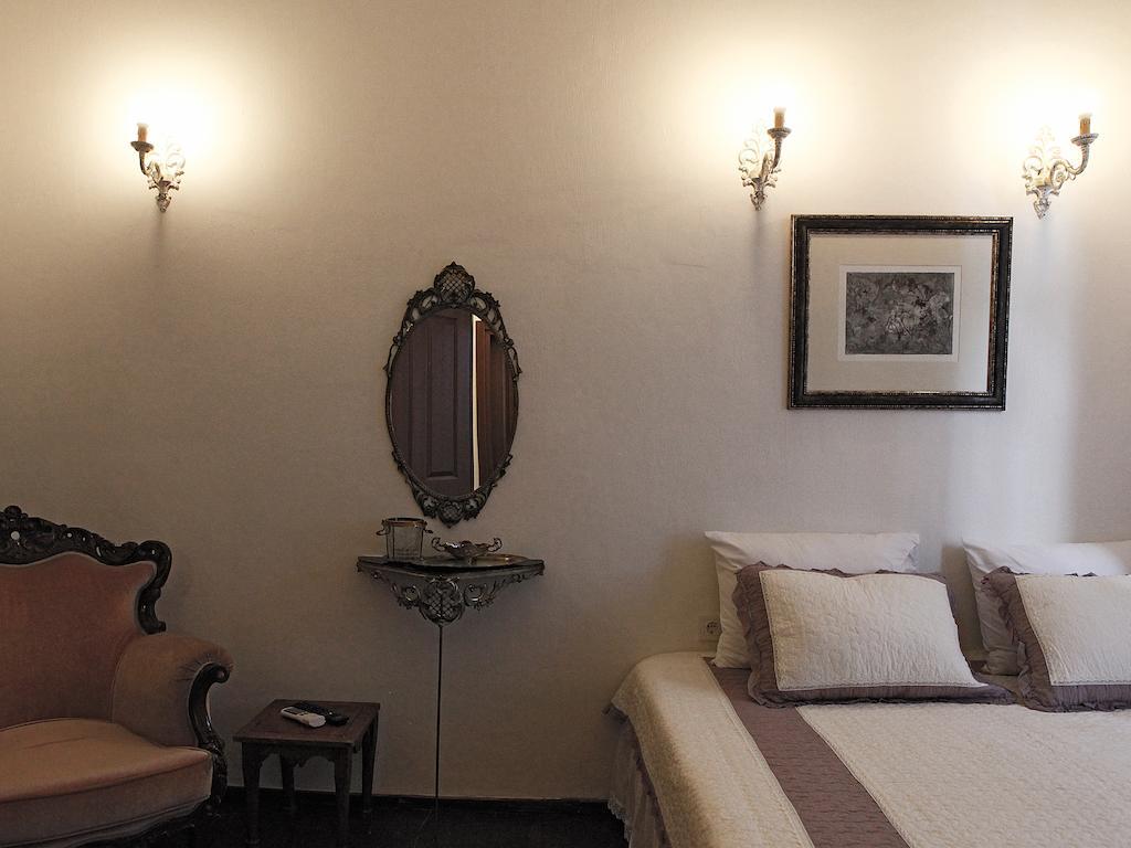 Marjolaine Hotel Айвалык Номер фото