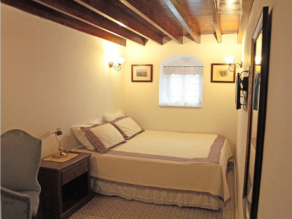 Marjolaine Hotel Айвалык Номер фото