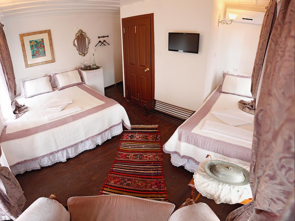Marjolaine Hotel Айвалык Экстерьер фото