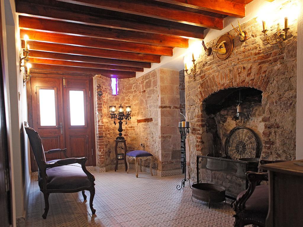 Marjolaine Hotel Айвалык Экстерьер фото